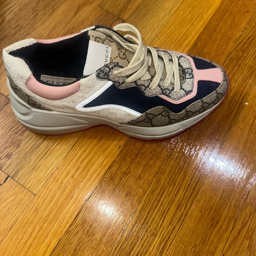 Gucci Women's Beige and Pink Sneakers
